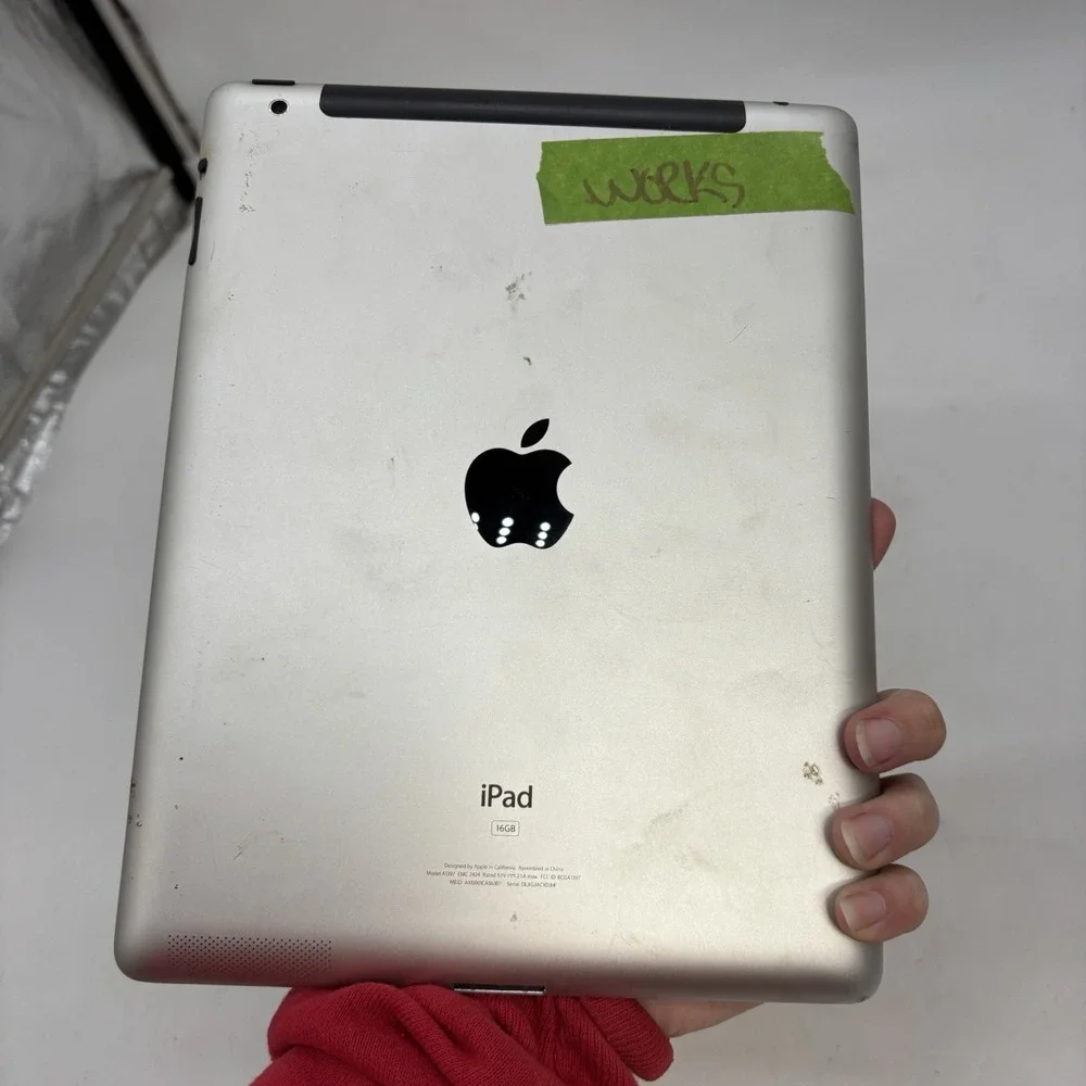 Apple iPad 2 A1397 16 GB, Wi-Fi + 3G, 9.7 in Silver Tested and Working